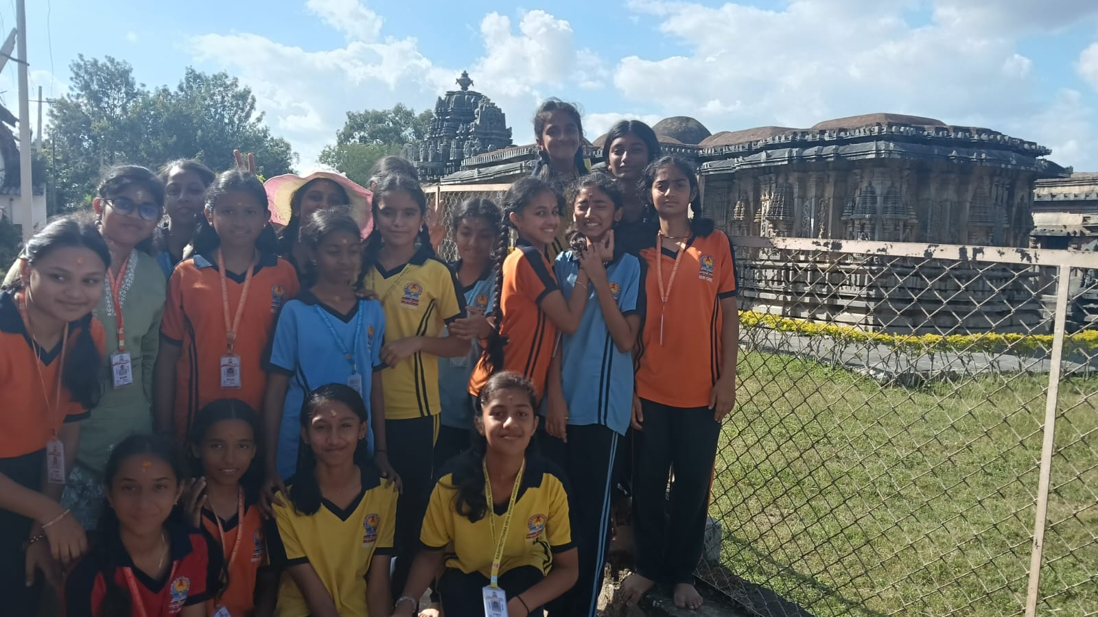 RVK – Hassan Class 7 Students Explore Hoysala Heritage Jenukallu, Haranahalli, and Koravangala (1)