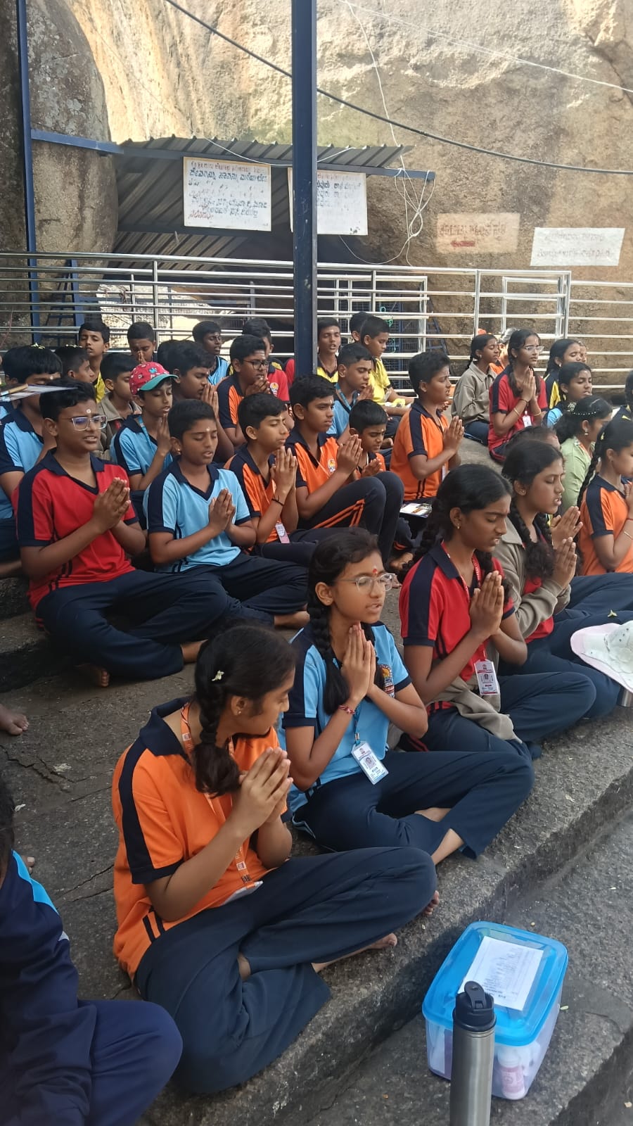 RVK – Hassan Class 7 Students Explore Hoysala Heritage Jenukallu, Haranahalli, and Koravangala (3)