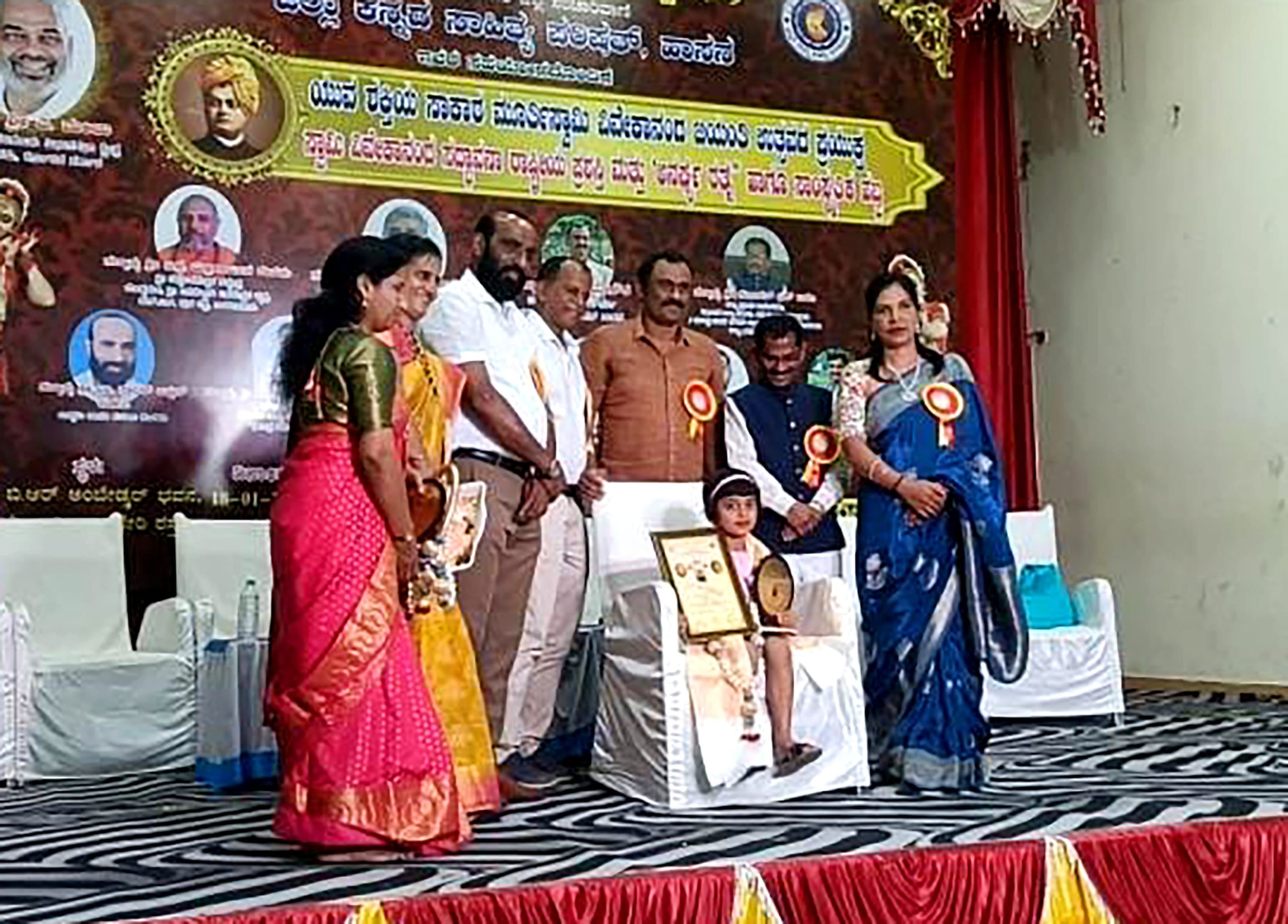 RVK – Hassan student Sonali. P. Gowda honoured for her achievement in the modelling industry (2)
