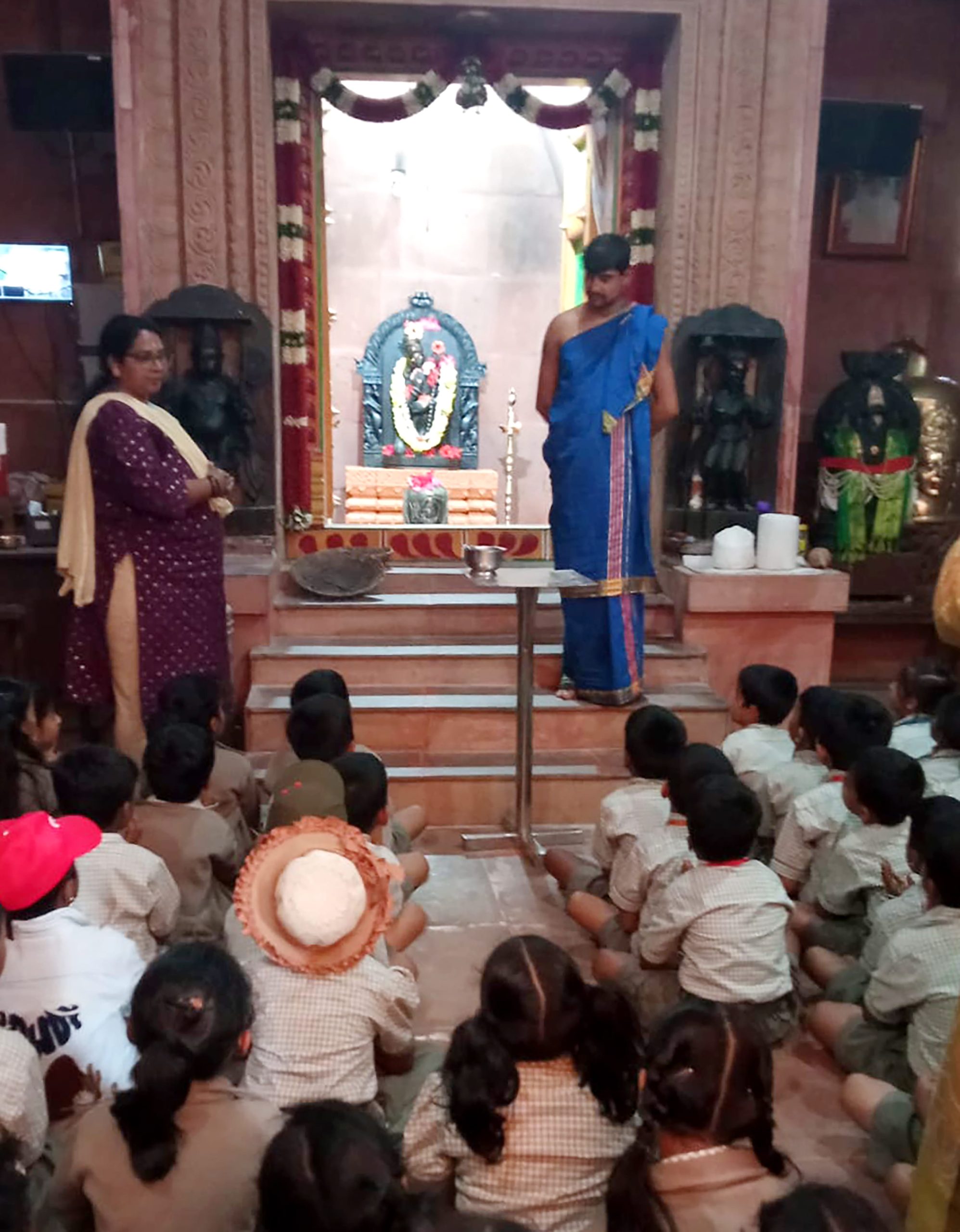RVK – Hassan students visits Temples at 4.34