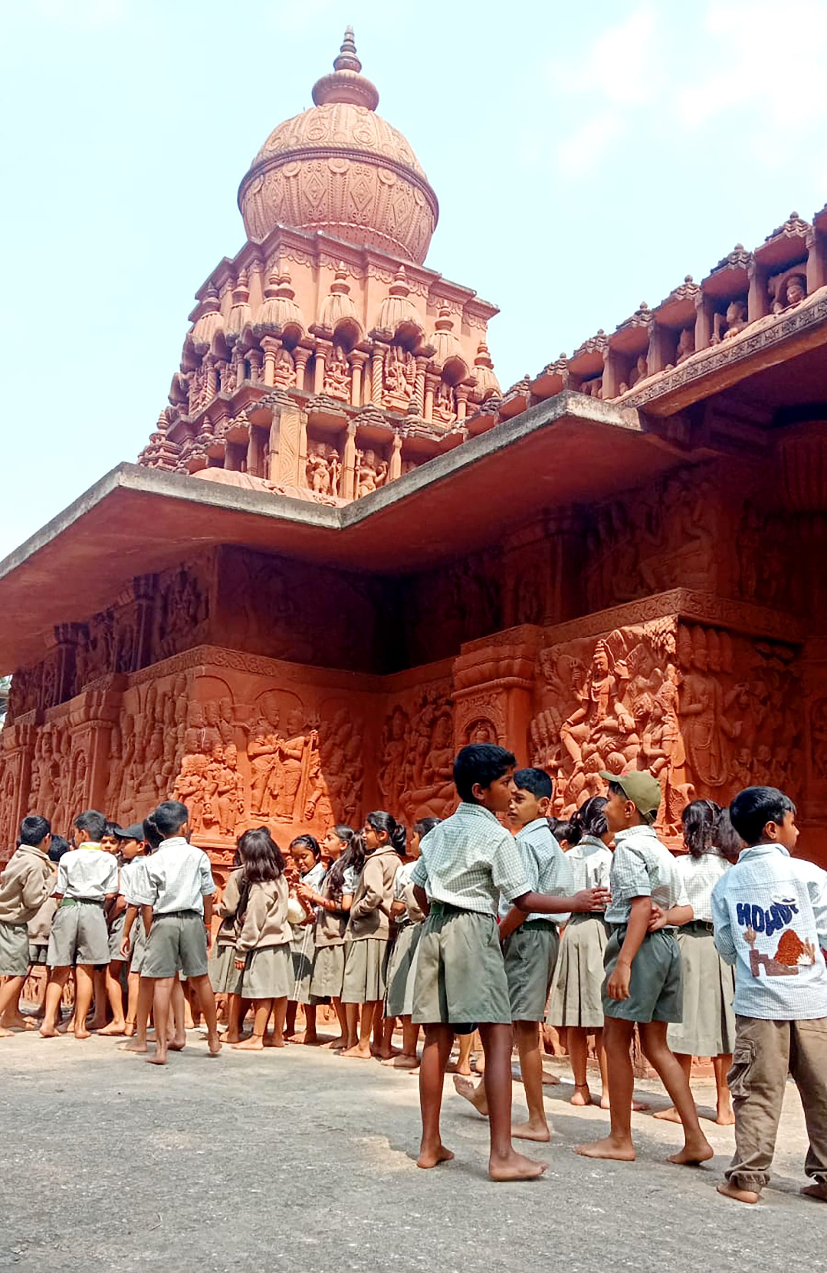 RVK – Hassan students visits Temples at 4.34.14 PM (2)
