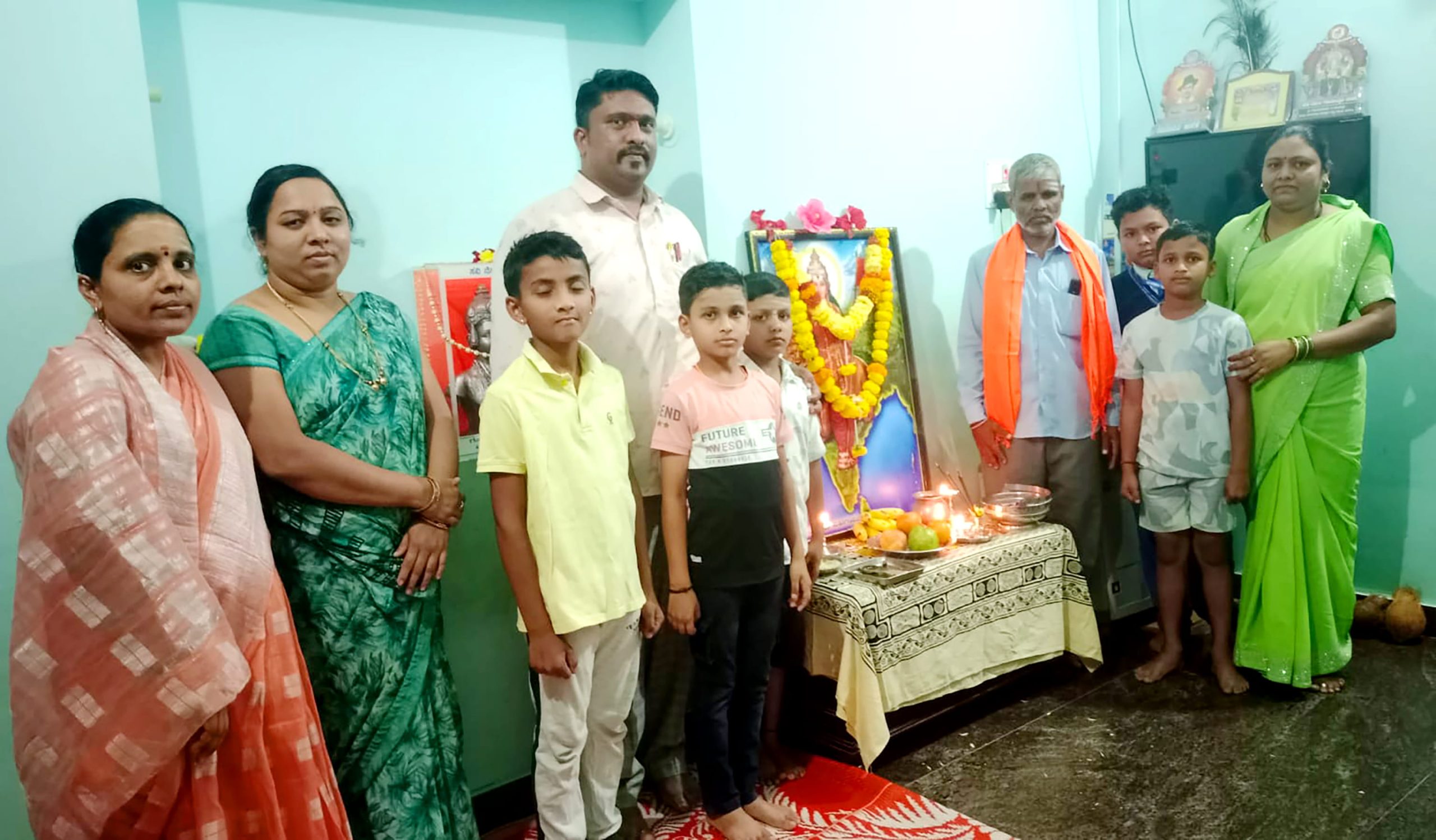 RVK – Hassan students visits Temples at 4.44.11 PM (2)