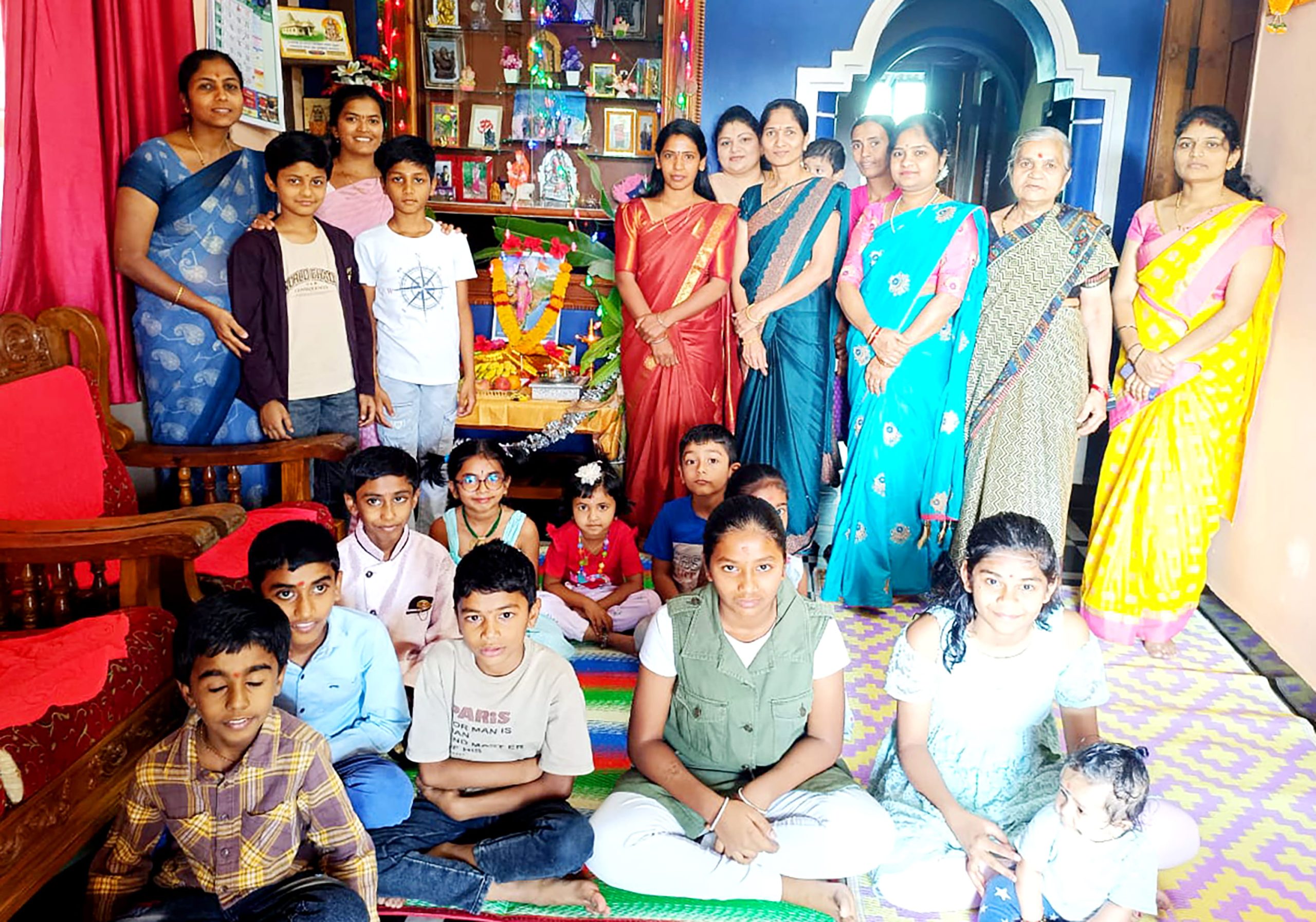 RVK – Hassan students visits Temples at 4.44.15 PM (2)