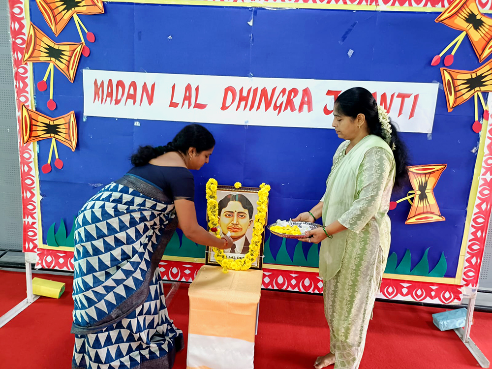 Hassan, Sept. 18 The birth anniversary of Veera Madan Lal Dhingra was celebrated at Rashtrothana Vidya Kendra - Hassan