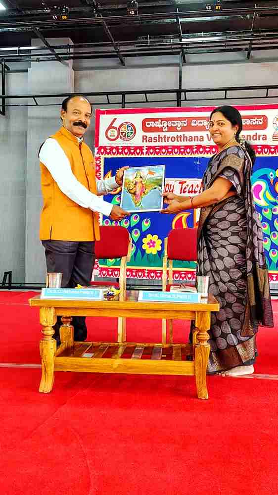 RVK - Hassan Marks Teachers Day with Cultural Performances and Felicitations 11-50kb