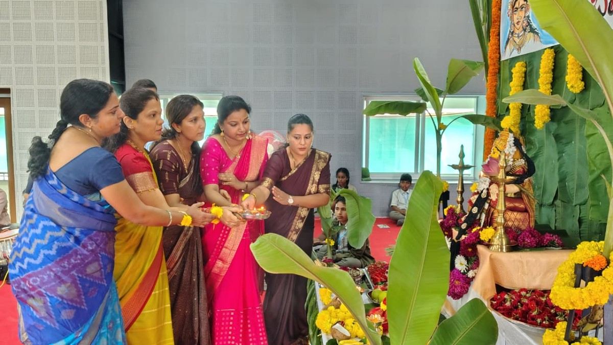 Varamahalakshmi Vrat Celebrated at RVK - Hassan (8)